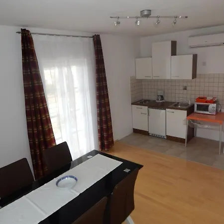 Grosse In Mit Grill Apartment Sevid